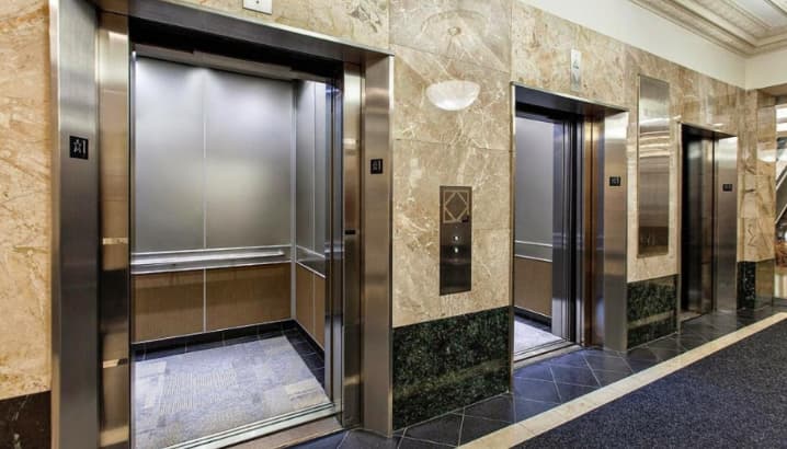 مصعد بدون غرفة علوية